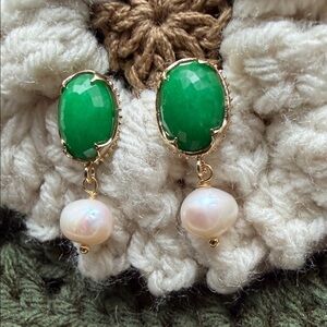 18K gold-plated Freshwater pearl and Green cabochon